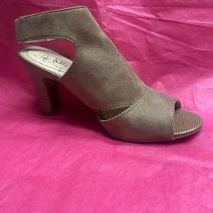 Life Stride Soft System Heels Size 7.5